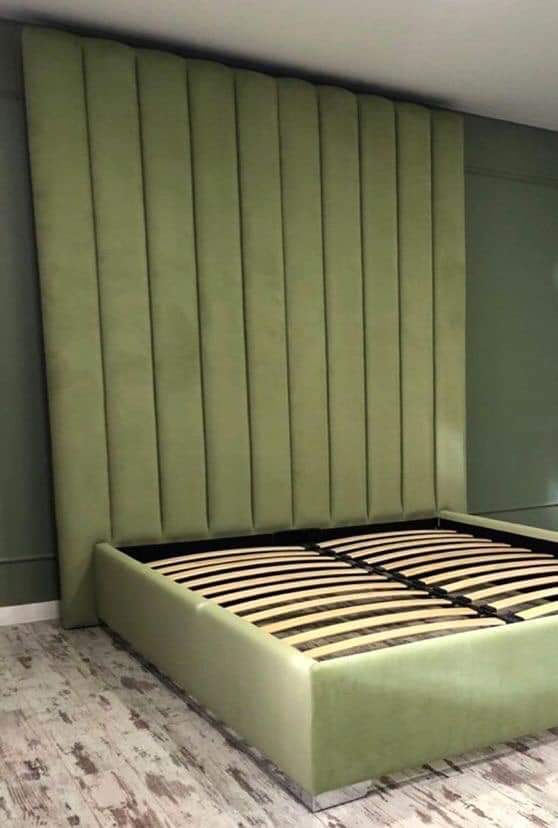 რბილი კედელი საწოლის თავში