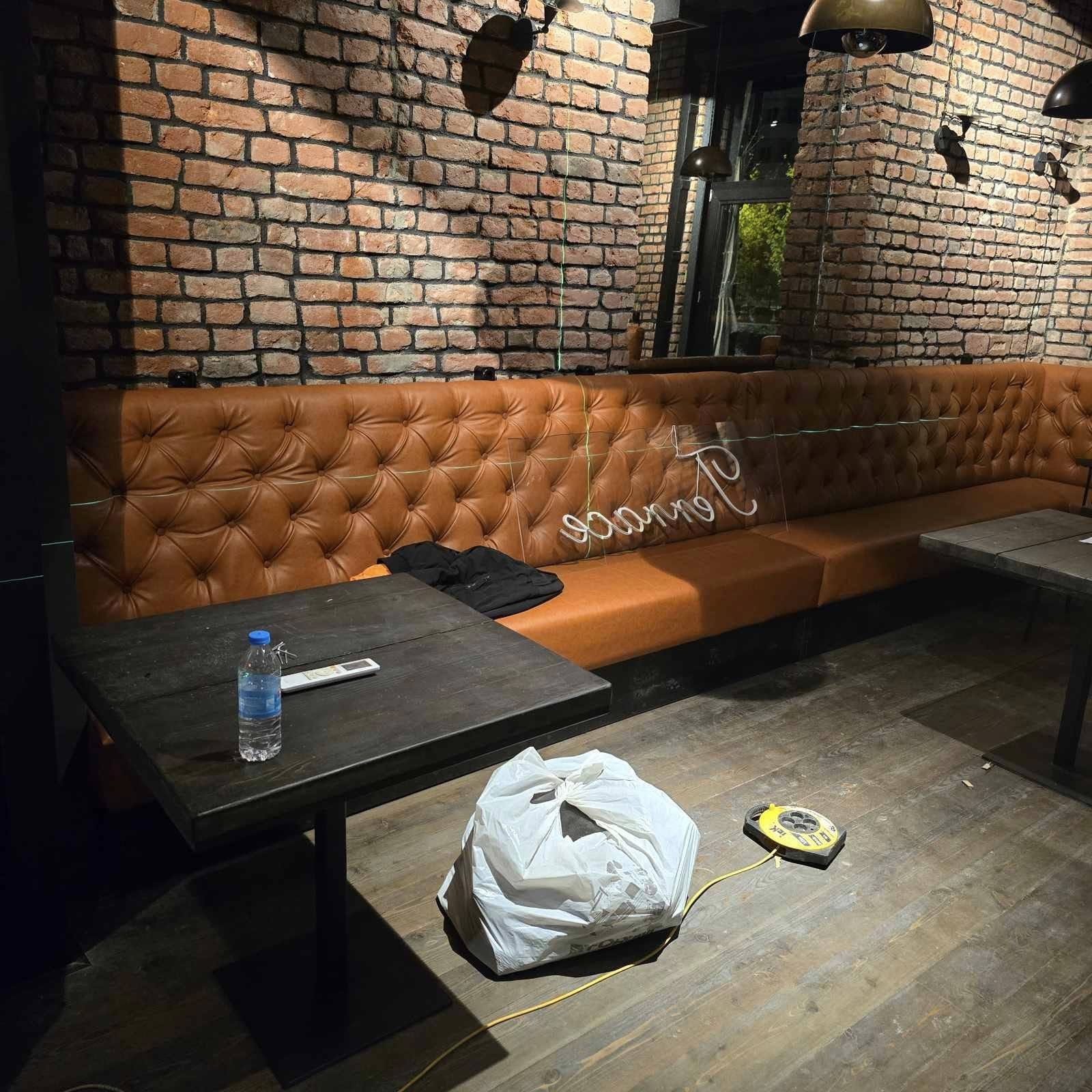 ტყავის დივანი, ბარი და ოფისისთვის